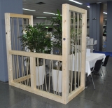 Holz-Raumteiler mit Bepflanzung